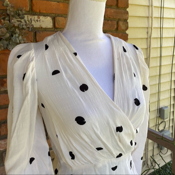 ASTR the Label Mia Top Cream Black Dot - Picture 6 of 11
